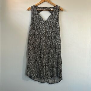 Black and White Sleeveless Sundress